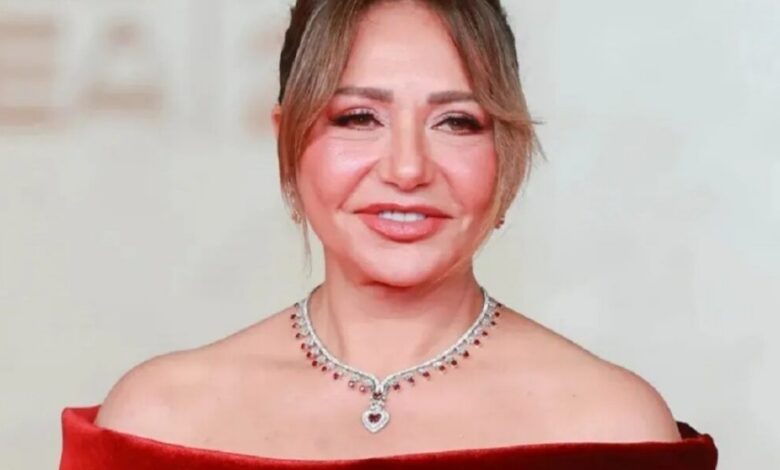 ليلى علوي تكشف عن رأيها في مسرحية «خيال مريض».. وهشام ماجد يرد عليها