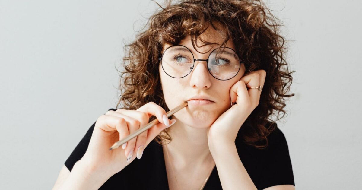 متلازمة المحتال.. لماذا نشعر أننا لا نستحق نجاحنا؟