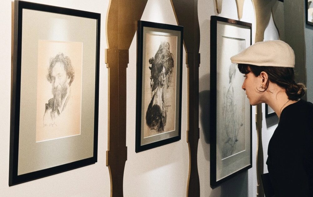 مثل الجليد والنار. تم جمع سيروف وكوروفين معًا في KGallery