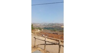 محلقة إسرائيلية ألقت غالونات متفجرة على المنازل في بلدة بني حيان