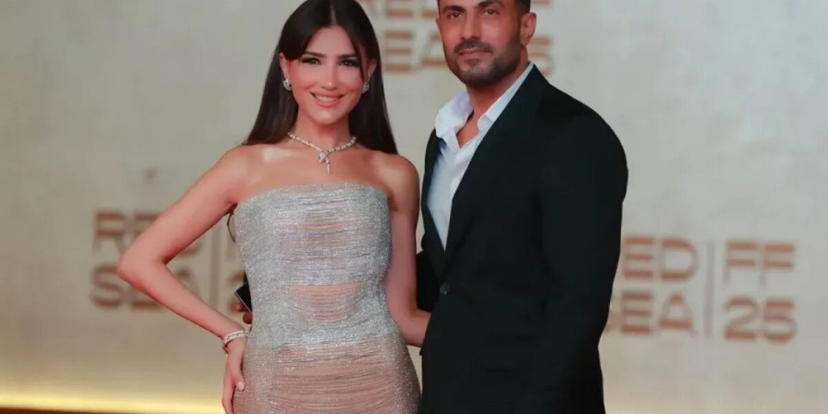 محمد سامي يتغزل في زوجته مي عمر: كم هو مرهقًا أن أحب امرأة مثلك - صورة مميزة محمد سامي يتغزل في زوجته مي عمر: كم هو مرهقًا أن أحب امرأة مثلك