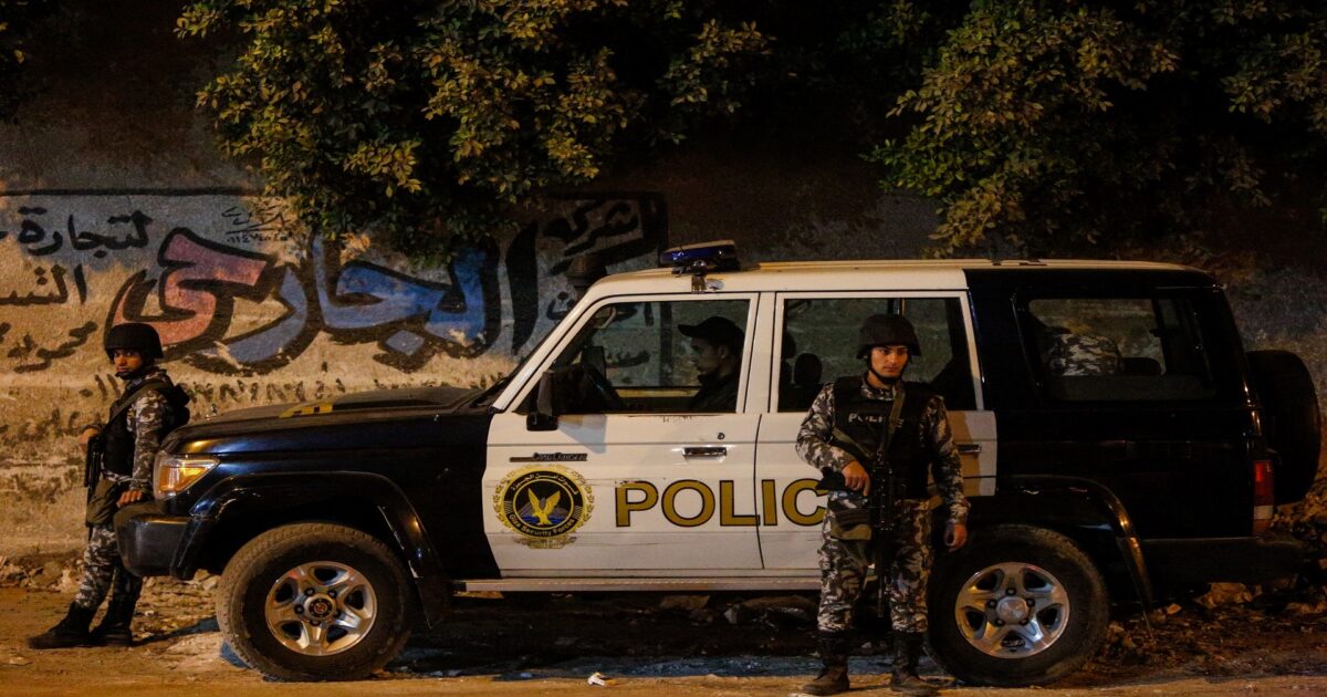 مصر.. الداخلية تنهي خدمة أحد أفرادها بسبب فيديو متداول