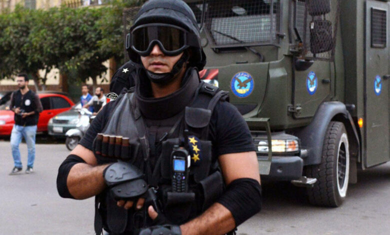 مصر.. طالب حقوق يقتل والديه والكاميرات ترصد مكان اختفائه