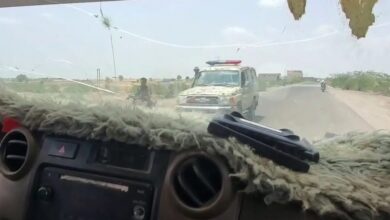 مصور يلتقط لحظة تعرض القوات الحكومية اليمنية لكمين | صراع