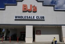 من BJ’s إلى Lululemon، يقوم تجار التجزئة بتقليص تشكيلاتهم