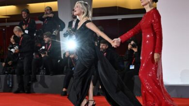 من حلم راسل كرو وجوائز النقاد إلى الأحمر الناري.. حصاد اليوم العاشر من مهرجان فينيسيا السينمائي 2026