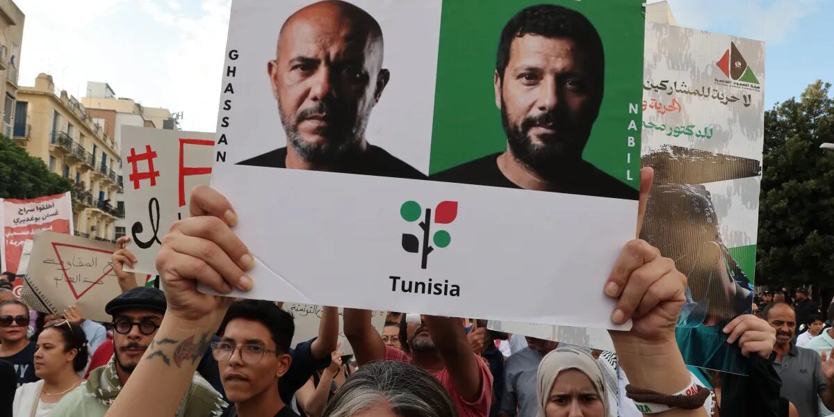 نشطاء الأسطول التونسي المحتجزون: تدهور صحتهم وسط معاناة الأسرة | أخبار حقوق الإنسان