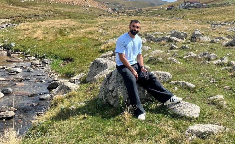 هنا جلس صلاح.. حب الأتراك للفرعون المصري يتجاوز كرة القدم - صورة مميزة هنا جلس صلاح.. حب الأتراك للفرعون المصري يتجاوز كرة القدم