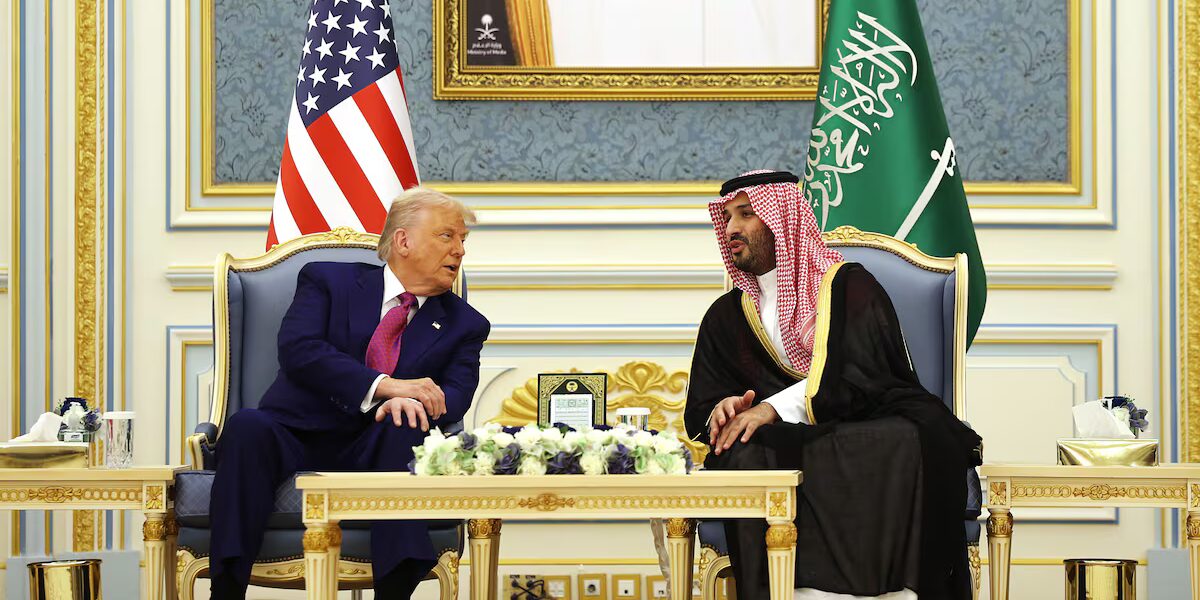 وتقول مصادر إن ولي العهد السعودي طلب مساعدة عسكرية أمريكية في مواجهة الحوثيين - صورة مميزة وتقول مصادر إن ولي العهد السعودي طلب مساعدة عسكرية أمريكية في مواجهة الحوثيين