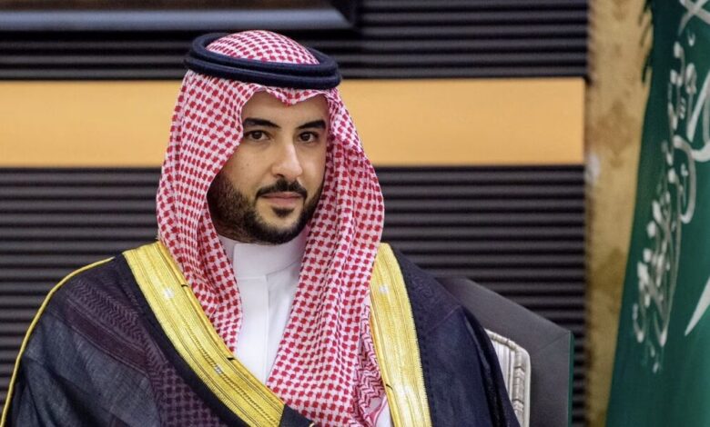 وزير الدفاع السعودي يدعو نائب رئيس الإمارات لزيارة المملكة
