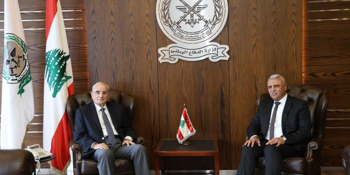 وزير الدفاع يستقبل الهزاع وشقير ويبحث تعزيز التنسيق الأمني - صورة مميزة وزير الدفاع يستقبل الهزاع وشقير ويبحث تعزيز التنسيق الأمني