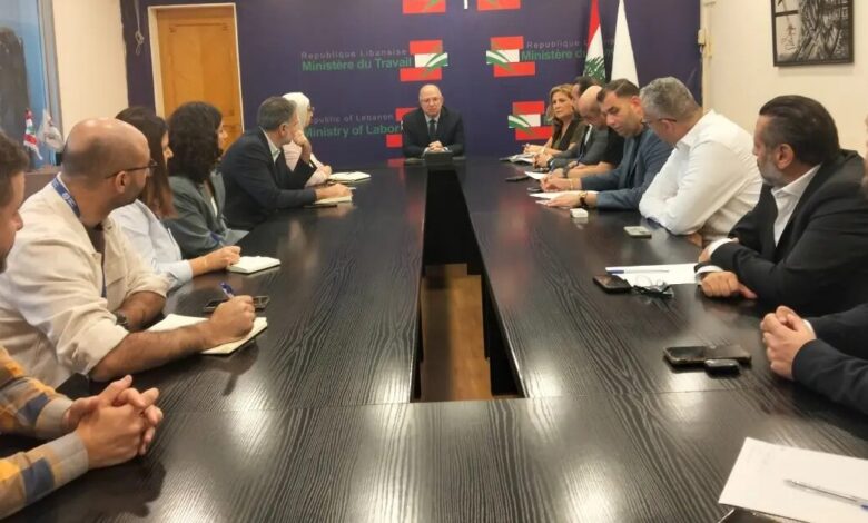 وزير العمل بحث مع وفد من نقابة اطباء الاسنان تغطية علاج الأسنان للأطفال ومع سفير غانا في تنظيم العمالة الأجنبية