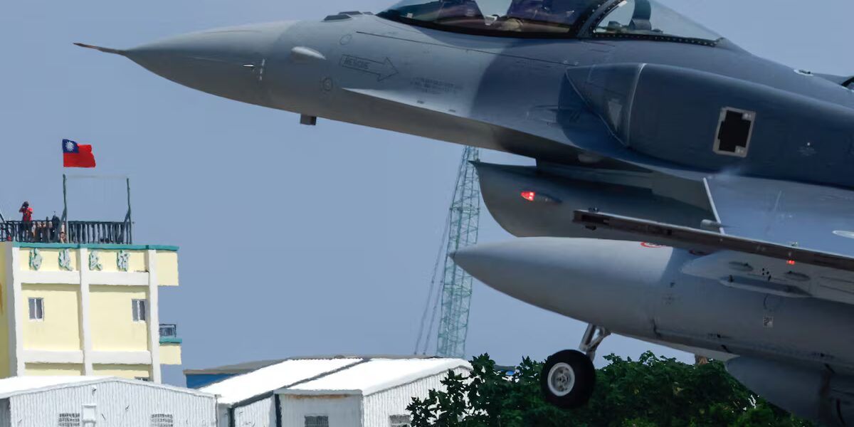 وصول أول طائرتين مقاتلتين من طراز F-16V إلى تايوان لتعزيز الدفاعات ضد الصين - صورة مميزة وصول أول طائرتين مقاتلتين من طراز F-16V إلى تايوان لتعزيز الدفاعات ضد الصين
