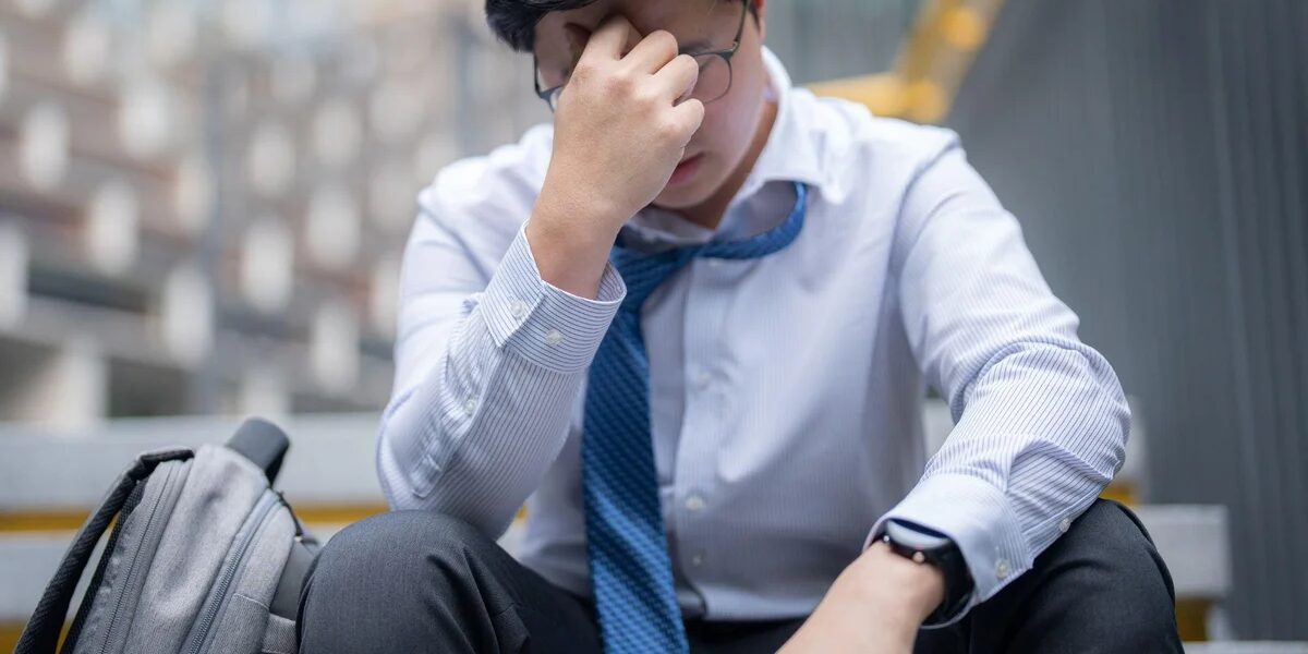 يتباطأ التوظيف، وترتفع معدلات البطالة في تقرير الوظائف الأخير