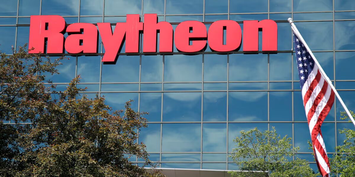 يمنح البنتاغون شركة Raytheon ما يصل إلى 20.7 مليار دولار لمضاعفة إنتاج AMRAAM تقريبًا