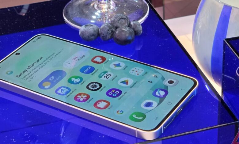 ينخفض ​​سعر Samsung Galaxy S26 FE إلى 150 دولارًا مع صفقة الناقل الرائعة هذه